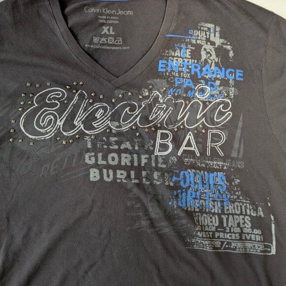Retro Calvin Klein V-Neck T-Shirt   Men's XL - Picture 1 of 9